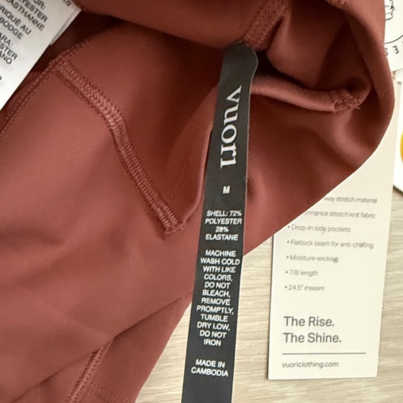 Vuori Studio Pocket Legging in Rosewood - Picture 4 of 9